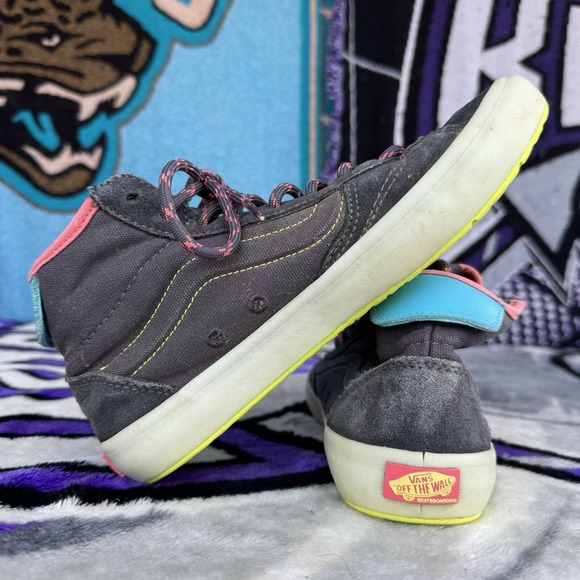 Size 8.5 - VANS The Lizzie Shoe Suede Canvas Sneakers Gray‎ Multi Skate - Picture 3 of 10